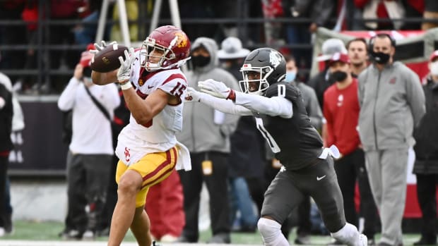 Drake London dominated Washington State by catching 13 passes for 170 yards and two touchdowns